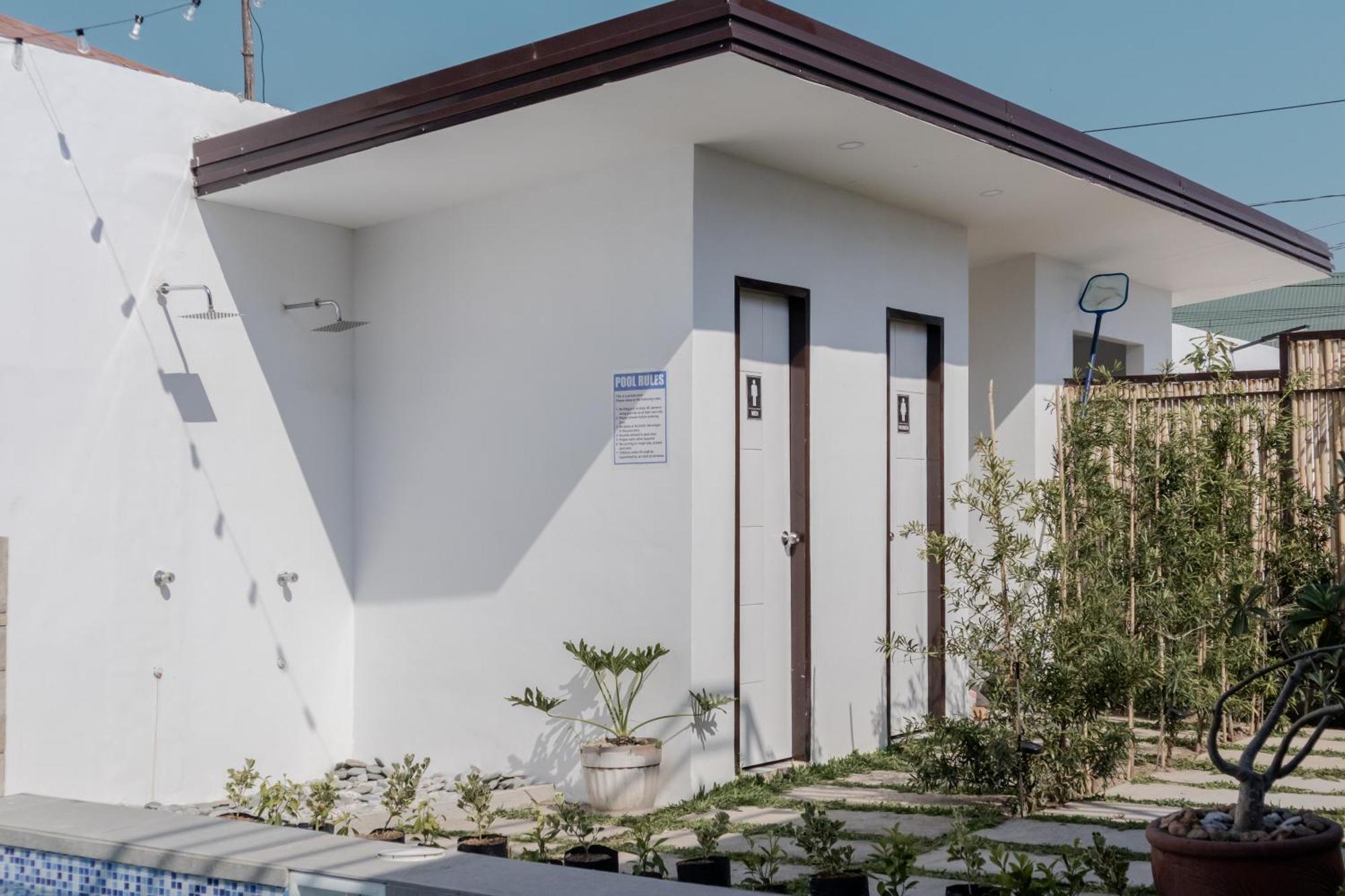 A Poolside Cafe Resort Magalang Екстер'єр фото