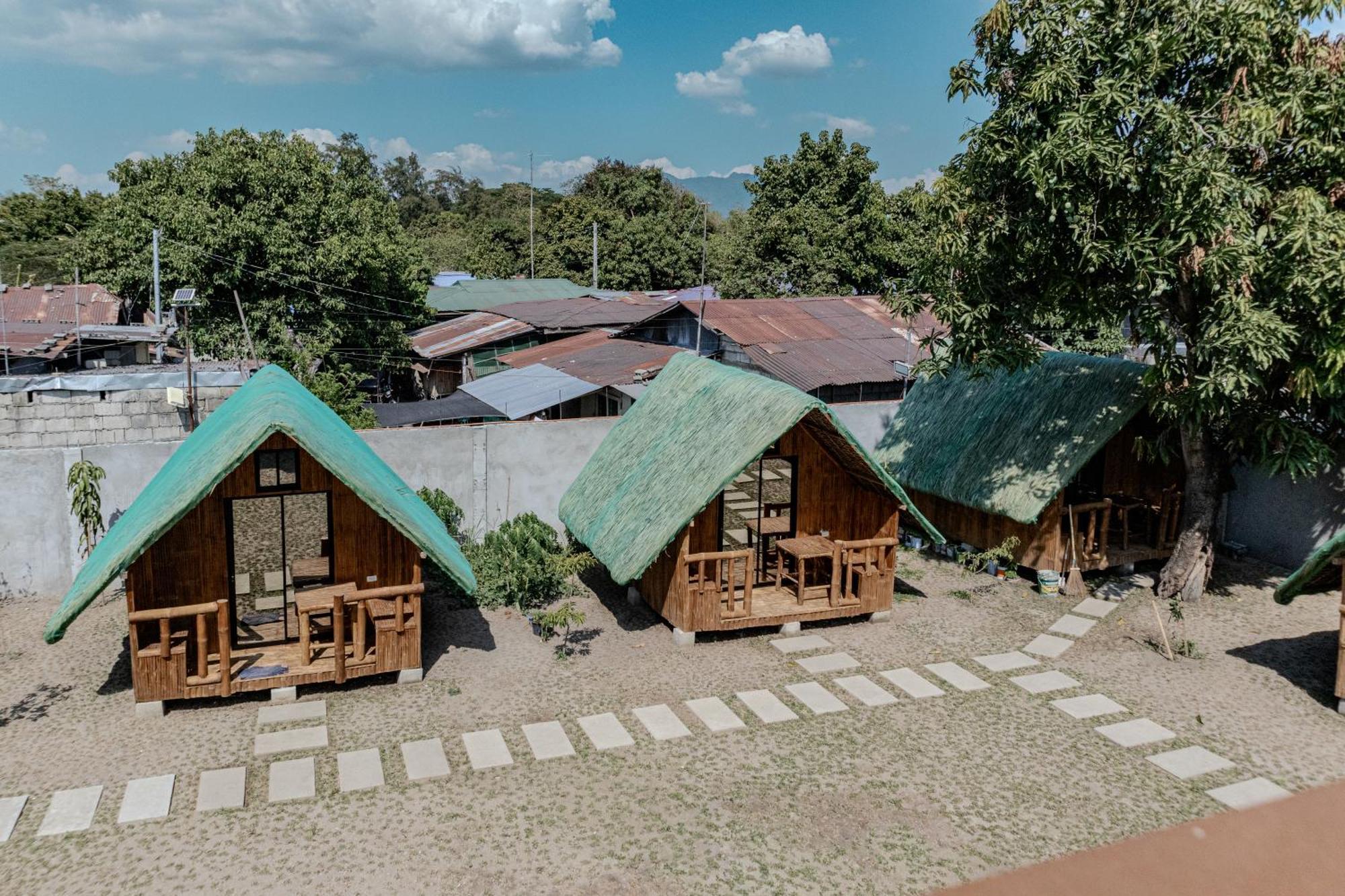 A Poolside Cafe Resort Magalang Екстер'єр фото