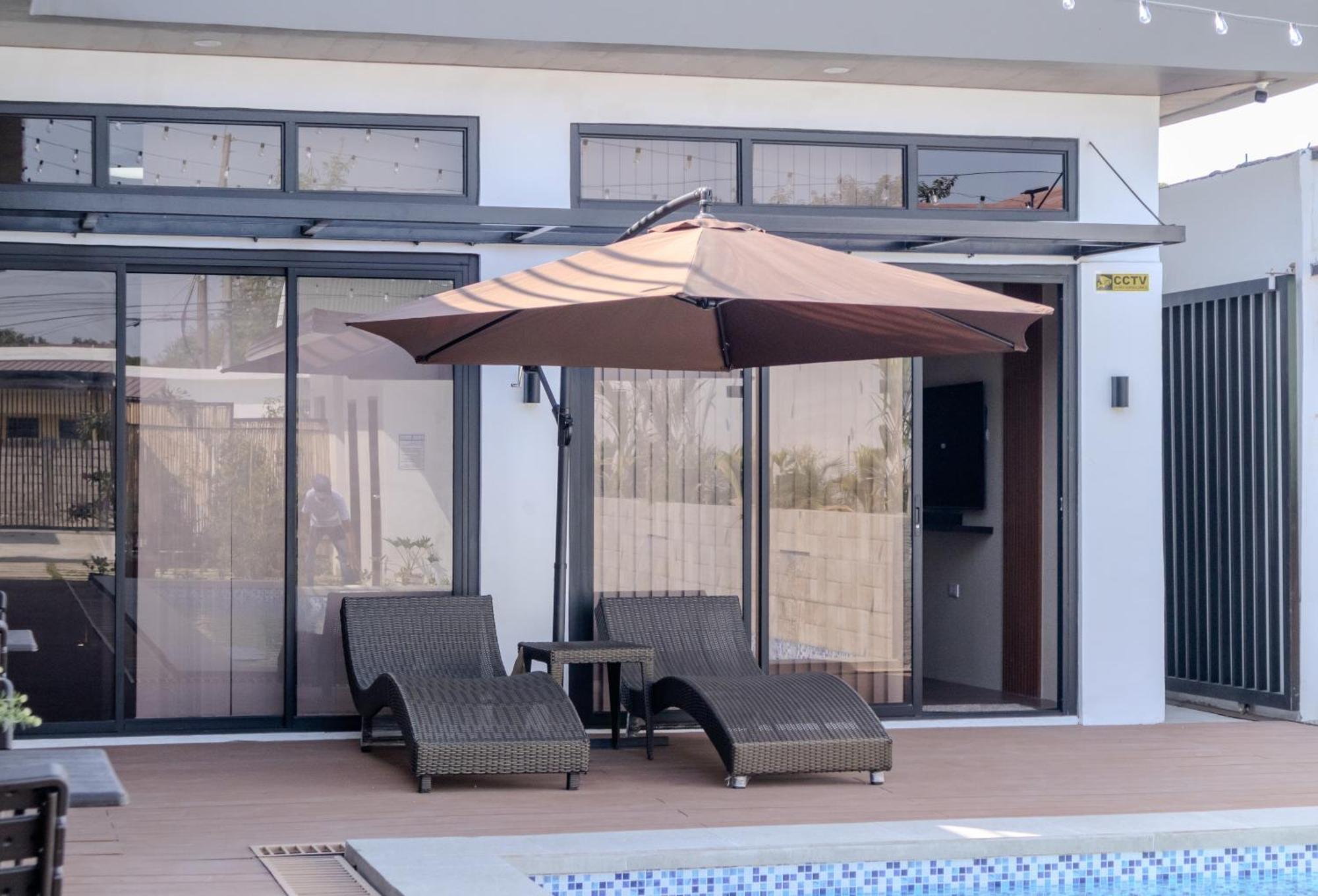A Poolside Cafe Resort Magalang Екстер'єр фото